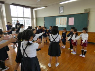 �������w�Z�Ƃ̌𗬊w�K