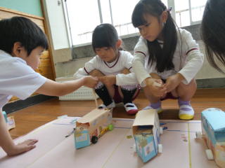 �������w�Z�Ƃ̌𗬊w�K