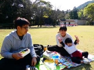 �e�q����